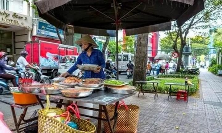 Phương Oanh diện set đồ 50 - Cảm hứng video marketing từ Hotspot Matrix