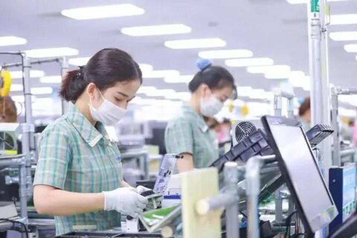 Hotspot Matrix: Biến Phương Oanh diện set đồ 50 thành cơ hội marketing đột phá